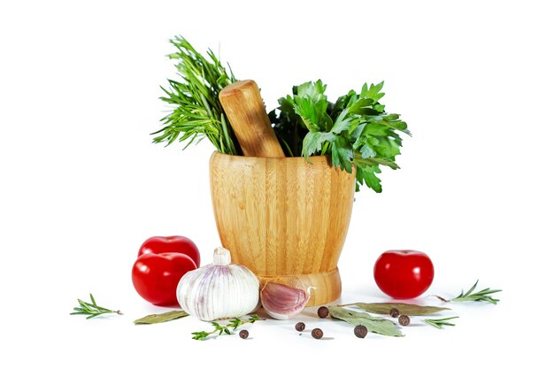Kosz z warzywami i przyprawami